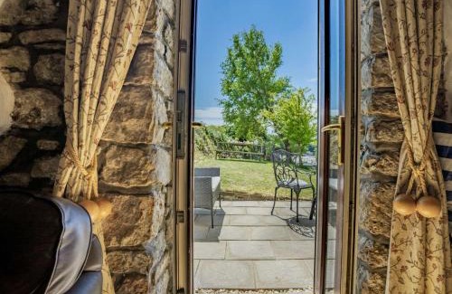 Crynant House | 2 Bed in Gower 62019