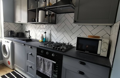 Leith Apartment | 2 bed right on Leith Walk 15 min walk to Waverly !