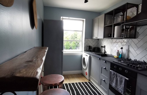 Leith Apartment | 2 bed right on Leith Walk 15 min walk to Waverly !