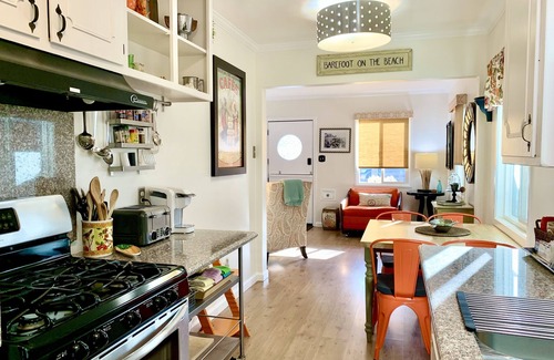 Old Towne House | "2 Bed - STARFISH BUNGALOW.” Summer fun @ the beach 🌊🏖️🏚️ 🌀Steps to the ocean🌀