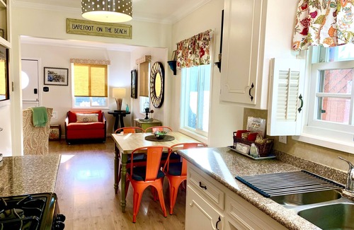 Old Towne House | "2 Bed - STARFISH BUNGALOW.” Summer fun @ the beach 🌊🏖️🏚️ 🌀Steps to the ocean🌀