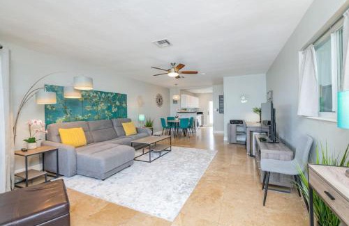 Wilton Manors House | 2 Bed - Steps from Wilton Drive I Fire Pit I BBQ