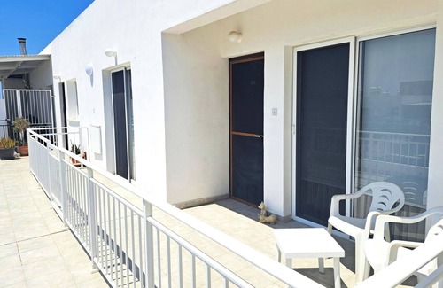 Koloni Apartment | 2 Bed Top Floor Apartment with Lift and Swimming Pool on quiet Complex