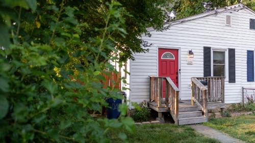 Potomac West House | 2 Bed Townhouse: Minutes from DCA-National Airport