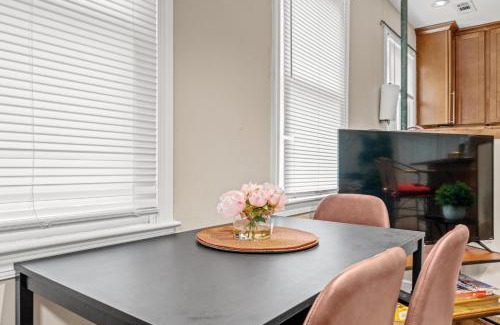Potomac West House | 2 Bed Townhouse: Minutes from DCA-National Airport