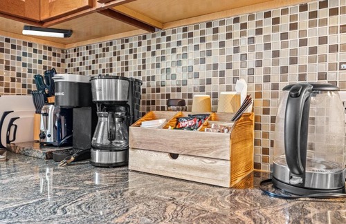 Potomac West House | 2 Bed Townhouse: Minutes from DCA-National Airport