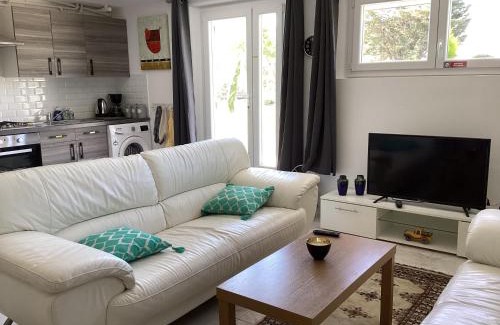 Villelongue-de-la-Salanque Apartment | 2 bedroom ground floor modern apartment 4km beach