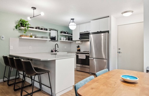 Old Ballard Condo | 2 bedroom, 1.5 bath Condo w/free Parking, Kitchen, WiFi, W/D & 97% walk score