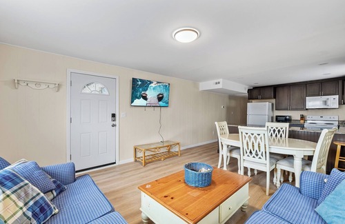 Fenwick Island Condo | 2 Bedroom, 1 Bath, Senior Week and Groups welcome