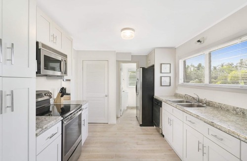 Little Torch Key House | 2 Bedroom 2 Bathroom Home with Private Pool Walking Distance to a Water View