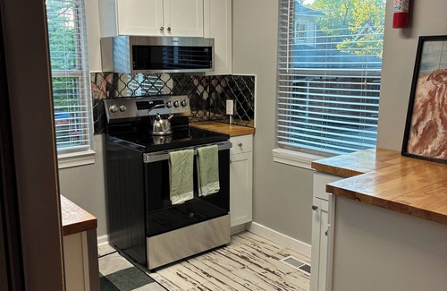 East Side Apartment | 2 bedroom/2 bath cottage, just a block from Emory University/Emory Hospital