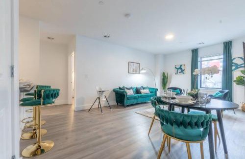 Orange Apartment | 2 bedroom 2 bath Suite, Near American Dream and The Airport, Free Parking, King Bed and 2 Queen Beds, Washer and Dryer