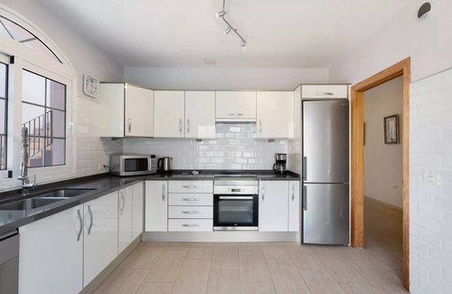 San Miguel de Abona Villa | 2 Bedroom 2 Bathroom Villa With Heated Pool And Uk Tv & Air Conditioning.