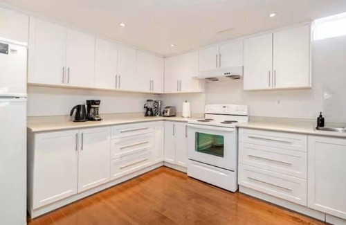 Rathwood Apartment | 2 Bedroom, 2 free parking, 5 min to Mississauga center, 20min Toronto center