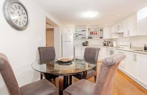 Rathwood Apartment | 2 Bedroom, 2 free parking, 5 min to Mississauga center, 20min Toronto center