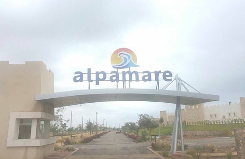 Marina Apartment | 2-bedroom 2-pool apartment facing the sea