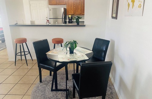 Euless House | 2 bedroom/2bathroom duplex 12 mins toDFW Airport and free WiFi