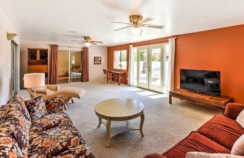 Cottonwood Apartment | 2 Bedroom 656075 by Houzlet