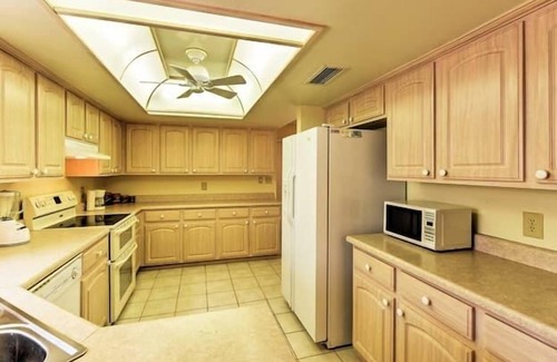 Cottonwood Apartment | 2 Bedroom 656075 by Houzlet