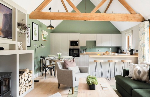 Fair Oak Green Cottage | 2 bedroom accommodation in Bramley, near Tadley
