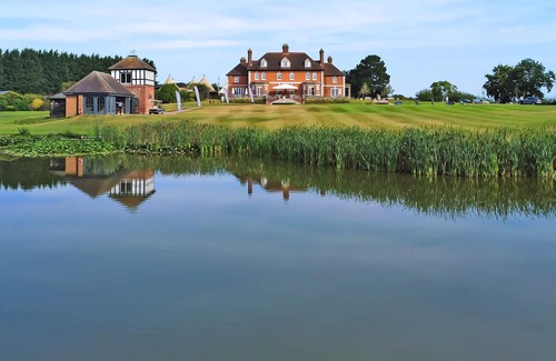 Bridgnorth Ski Chalet | 2 bedroom accommodation in Bridgnorth