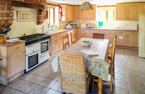 Leominster Cottage | 2 bedroom accommodation in Middleton-on-the-Hill, near Leominster