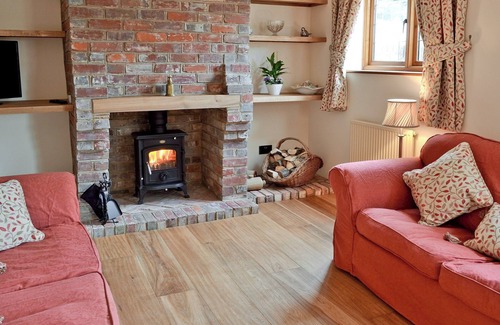 Cowbeech Cottage | 2 bedroom accommodation in Herstmonceux, near Hailsham