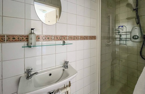 Dorking Cottage | 2 bedroom accommodation in Dorking