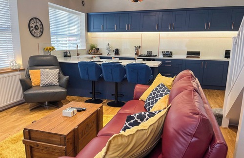 Edwinstowe Cottage | 2 bedroom accommodation in Edwinstowe, near Mansfield