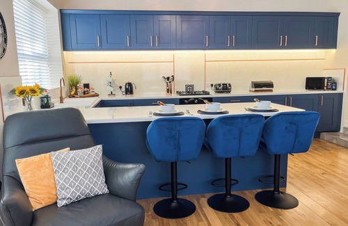 Edwinstowe Cottage | 2 bedroom accommodation in Edwinstowe, near Mansfield