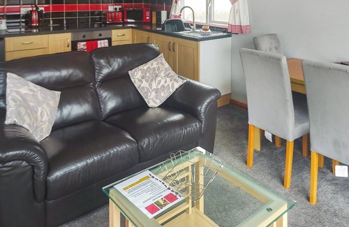 Brundall Cottage | 2 bedroom accommodation in Brundall, near Norwich