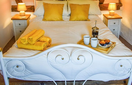 Occold Cottage | 2 bedroom accommodation in Occold, near Eye