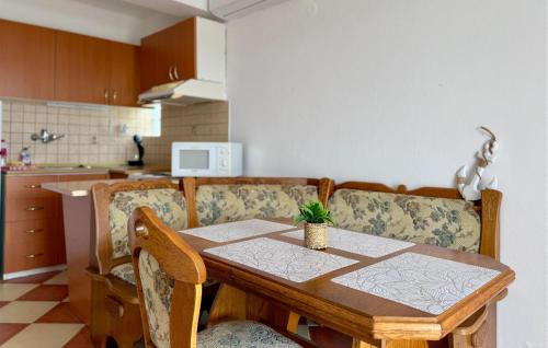 Viskovici Apartment | 2 Bedroom Amazing Apartment In Labin