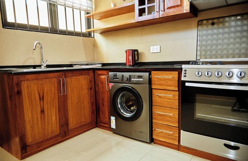 Kivukoni Apartment | 2-bedroom apartment in fantastic Dar es Salaam with WiFi, Pool and AC
