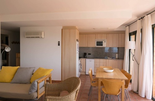 Begur Apartment | 2 bedroom apartment in Begur center. Sea views, terrace and pool (Ref:H09)