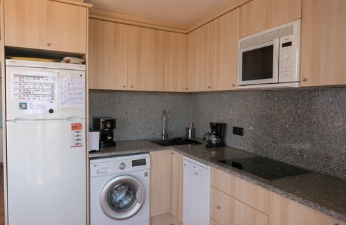 Begur Apartment | 2 bedroom apartment in Begur center. Sea views, terrace and pool (Ref:H09)