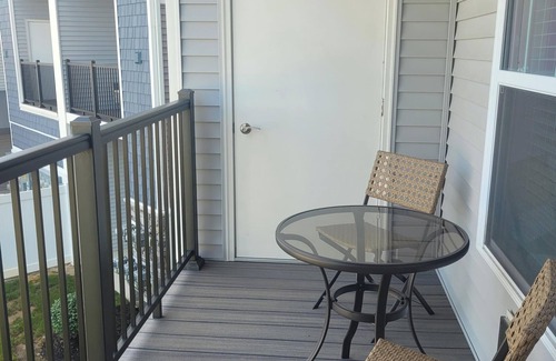 Fenton Apartment | 2-Bedroom apartment in Fenton, MI with Wi-Fi, Fitness Center, & in-unit Laundry!
