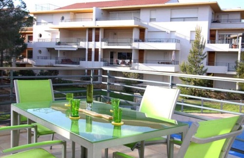 Calvi Apartment | 2-BEDROOM APARTMENT IN GATED RESIDENCE 10 MINUTES WALK FROM THE BEACH
