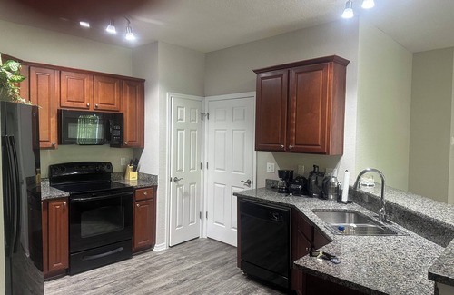Bearss Plaza Apartment | 2-bedroom apartment in pleasant Tampa with WiFi, AC