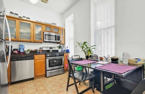 Bushwick Apartment | 2-bedroom apartment in vibrant Brooklyn with AC, WiFi