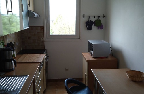 Buc Apartment | 2 Bedroom apartment near Versailles, bus and shops 3min walk away