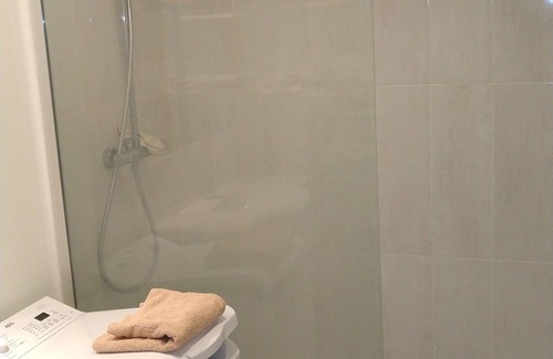 Buc Apartment | 2 Bedroom apartment near Versailles, bus and shops 3min walk away
