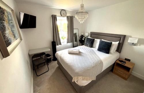 Shrewsbury Apartment | 2 Bedroom Apartment - Parking - Walk to Town