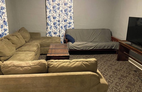 Cavendish Apartment | 2-bedroom apartment with WiFi in charming Cavendish 6 miles from Okemo Ski Area