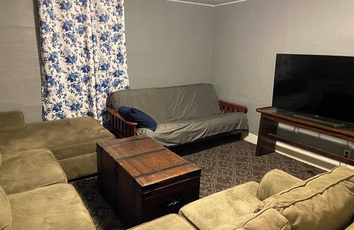 Cavendish Apartment | 2-bedroom apartment with WiFi in charming Cavendish 6 miles from Okemo Ski Area
