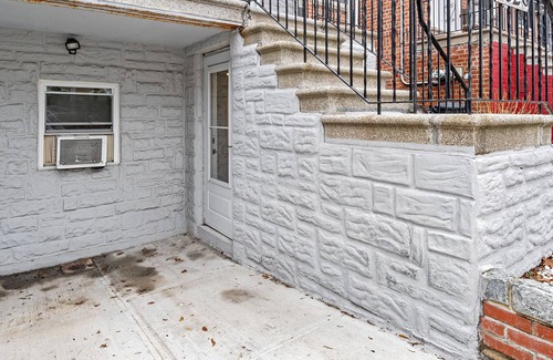 East Bronx House | 2 Bedroom Apt close to major hospitals at Morris Park, Bronx - Pet friendly