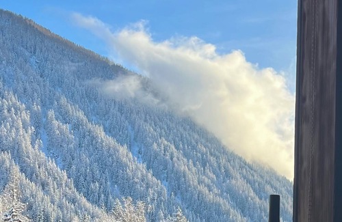 Argentiere Apartment | 2 bedroom apt, balcony facing Mont Blanc, very close to village & GM ski lift