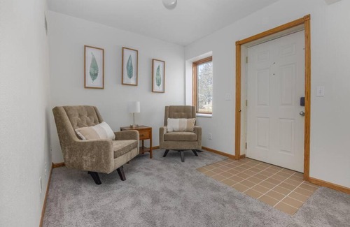 Des Moines Apartment | 2 Bedroom Apt with Free Parking in Downtown DSM