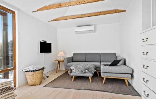 Ronde House | 2 Bedroom Beach Front Home In Rønde