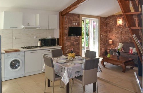 Lolme House | 2 bedroom beautiful home in Lolme